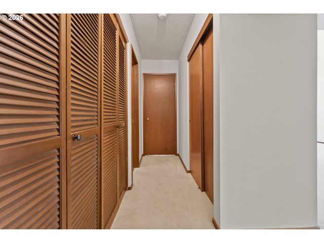 7577 N EDGEWATER Ave, Portland, OR 97203