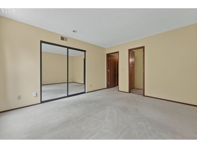 7577 N EDGEWATER Ave, Portland, OR 97203