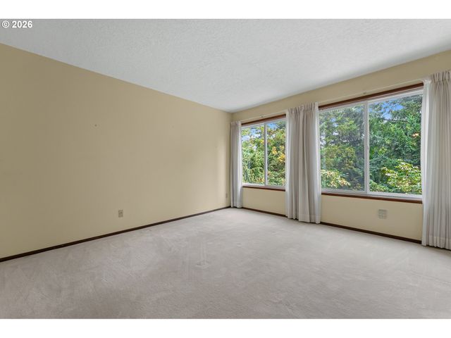 7577 N EDGEWATER Ave, Portland, OR 97203