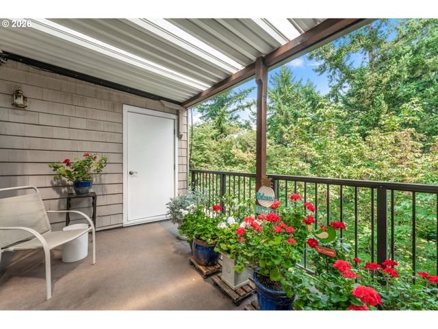 7577 N EDGEWATER Ave, Portland, OR 97203