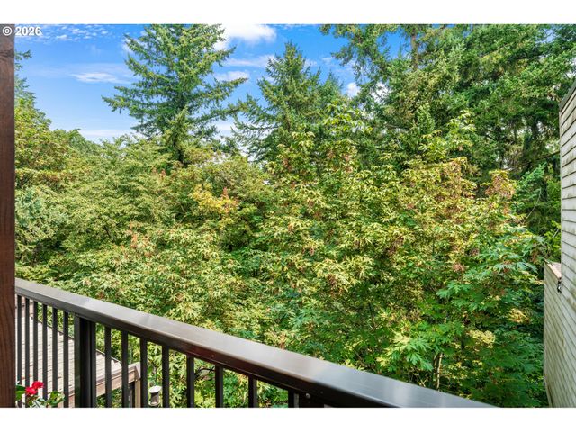 7577 N EDGEWATER Ave, Portland, OR 97203