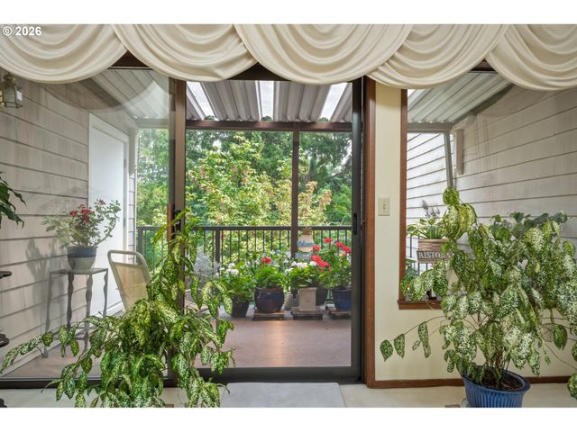 7577 N EDGEWATER Ave, Portland, OR 97203