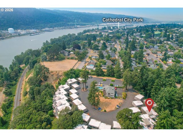 7577 N EDGEWATER Ave, Portland, OR 97203
