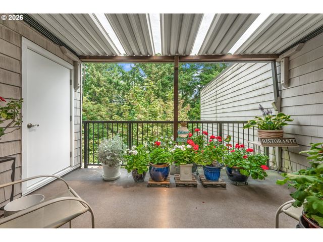 7577 N EDGEWATER Ave, Portland, OR 97203