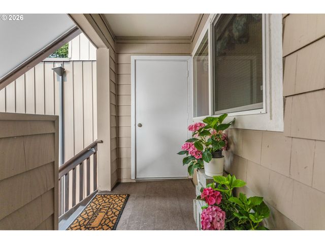 7577 N EDGEWATER Ave, Portland, OR 97203