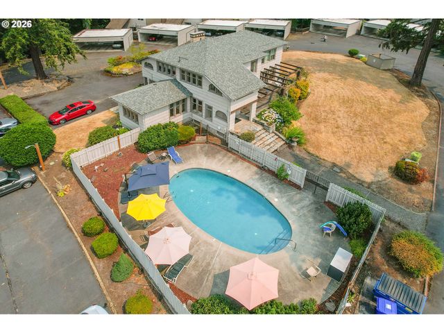 7577 N EDGEWATER Ave, Portland, OR 97203