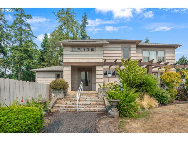 7577 N EDGEWATER Ave, Portland, OR 97203