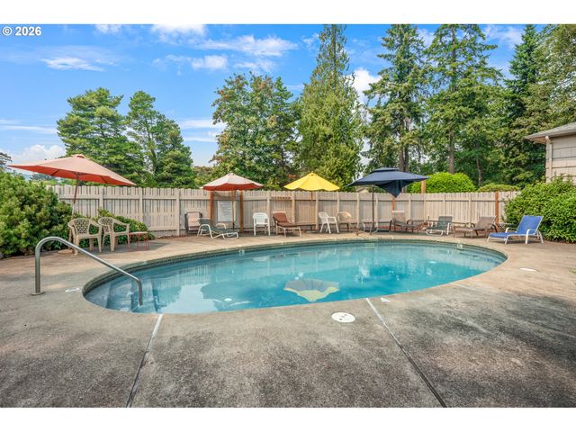7577 N EDGEWATER Ave, Portland, OR 97203