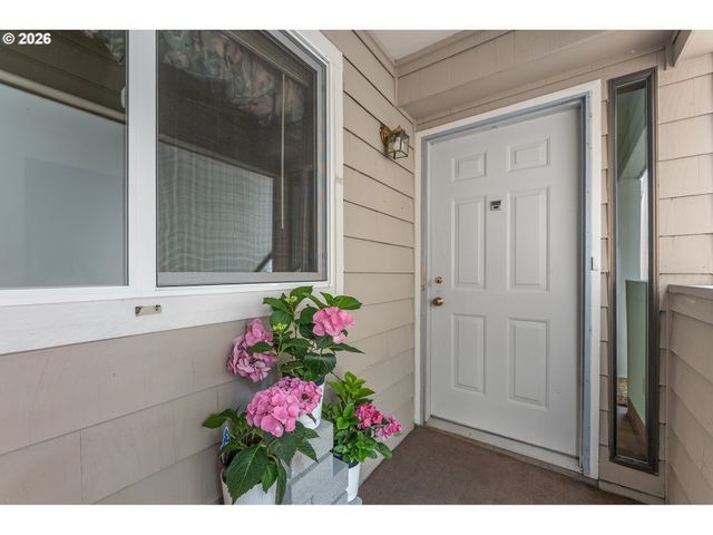 7577 N EDGEWATER Ave, Portland, OR 97203