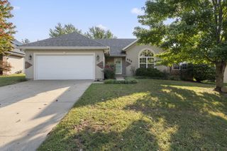 430 South Yellowwood Drive, Springfield, MO 65809