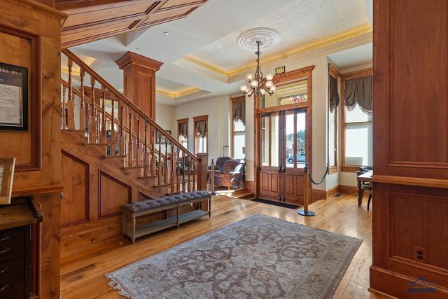 619 MT RUSHMORE RD, Custer, SD 57730