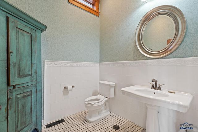 619 MT RUSHMORE RD, Custer, SD 57730