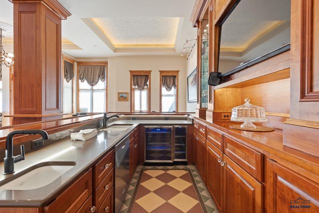 619 MT RUSHMORE RD, Custer, SD 57730