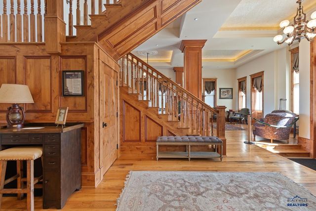 619 MT RUSHMORE RD, Custer, SD 57730