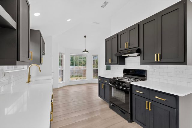 5203 Alta Vista Lane, Arlington, TX 76017
