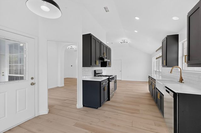 5203 Alta Vista Lane, Arlington, TX 76017