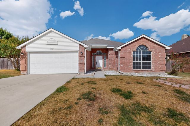 5203 Alta Vista Lane, Arlington, TX 76017