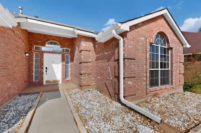 5203 Alta Vista Lane, Arlington, TX 76017