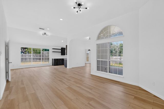 5203 Alta Vista Lane, Arlington, TX 76017