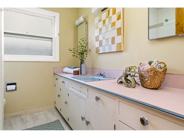 5805 Ne 38th Ave, Portland, OR 97211