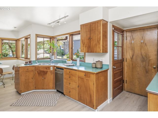 5805 Ne 38th Ave, Portland, OR 97211
