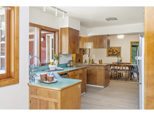 5805 Ne 38th Ave, Portland, OR 97211