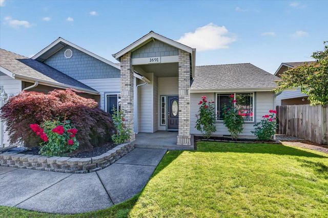 1691 Nunnwood Lane, Grants Pass, OR 97527