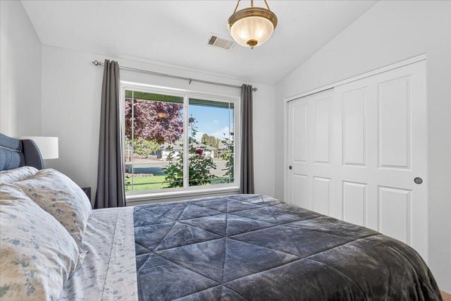 1691 Nunnwood Lane, Grants Pass, OR 97527
