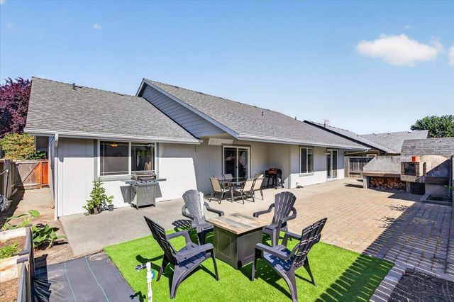 1691 Nunnwood Lane, Grants Pass, OR 97527