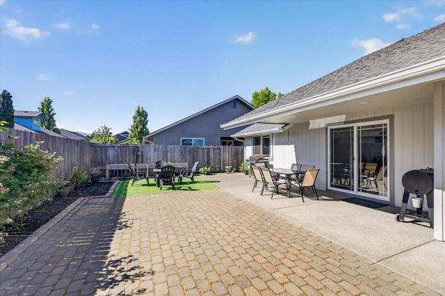 1691 Nunnwood Lane, Grants Pass, OR 97527