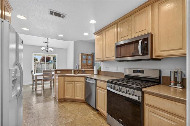 1691 Nunnwood Lane, Grants Pass, OR 97527