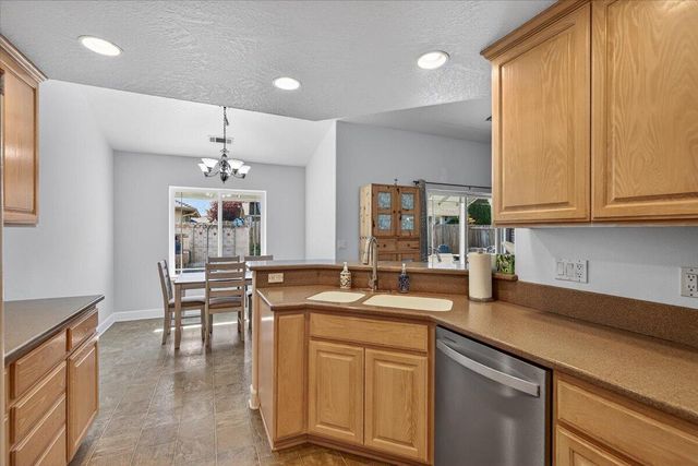 1691 Nunnwood Lane, Grants Pass, OR 97527