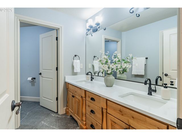 908 Ne 224TH Cir, Ridgefield, WA 98642