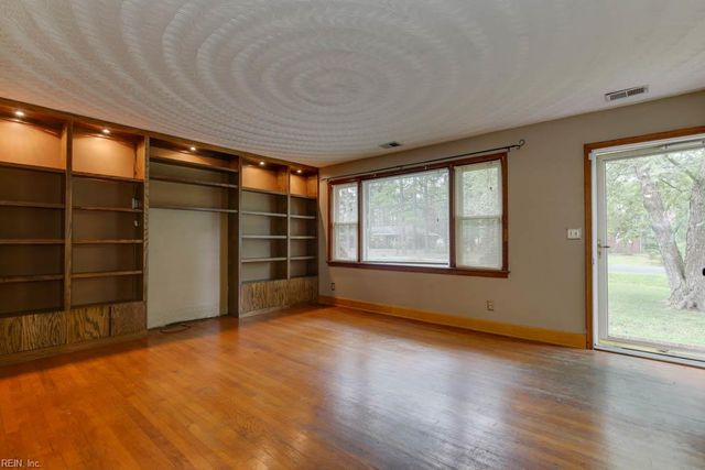 128 Mann DR, Chesapeake, VA 23322