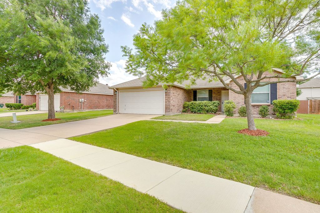 1313 Lauren Drive, Burleson, TX 76028 — exterior