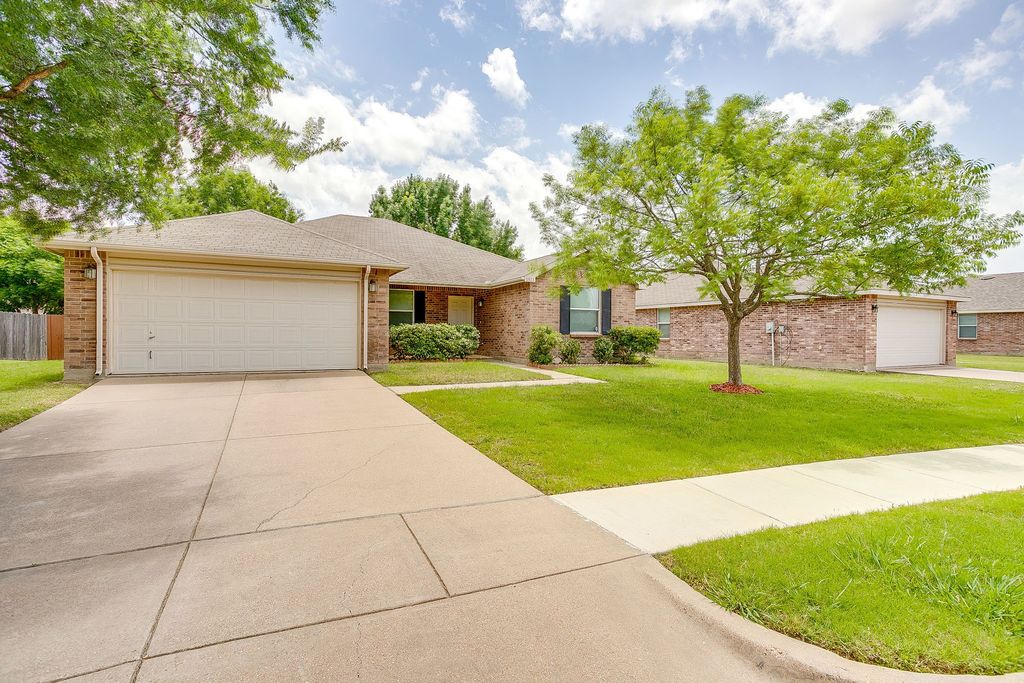 1313 Lauren Drive, Burleson, TX 76028 — photo 3