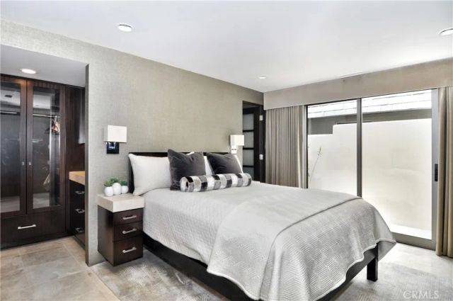 71 Linda Isle, Newport Beach, CA 92660