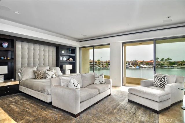 71 Linda Isle, Newport Beach, CA 92660