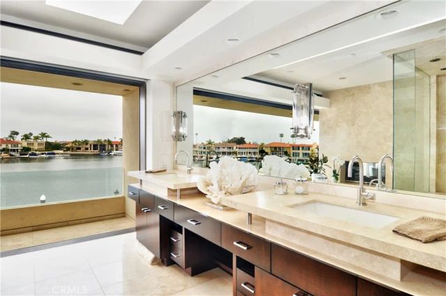71 Linda Isle, Newport Beach, CA 92660