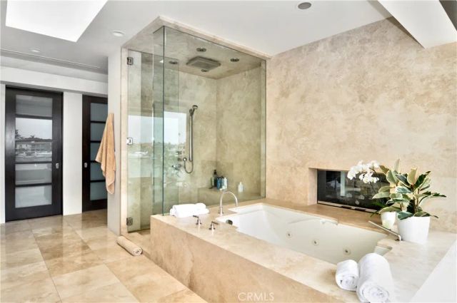 71 Linda Isle, Newport Beach, CA 92660