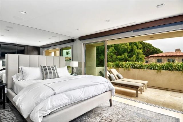 71 Linda Isle, Newport Beach, CA 92660