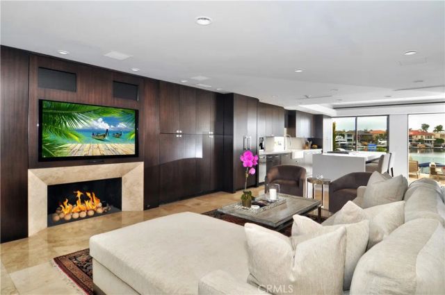 71 Linda Isle, Newport Beach, CA 92660