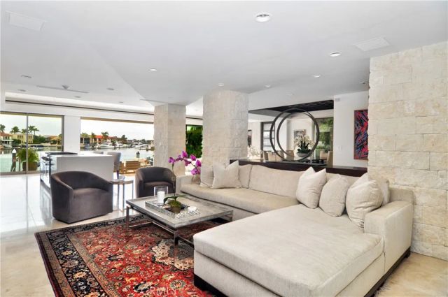 71 Linda Isle, Newport Beach, CA 92660