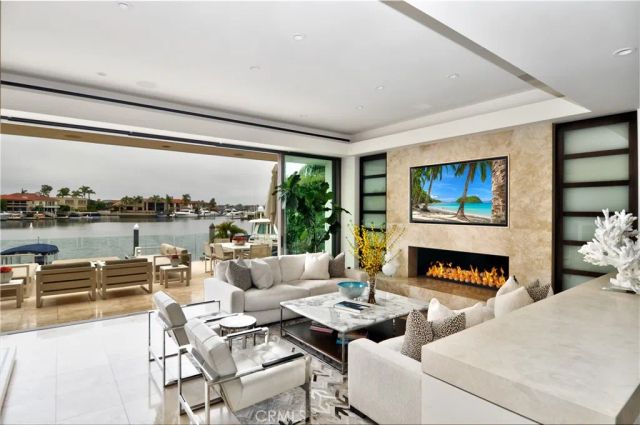 71 Linda Isle, Newport Beach, CA 92660