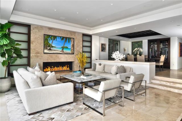 71 Linda Isle, Newport Beach, CA 92660