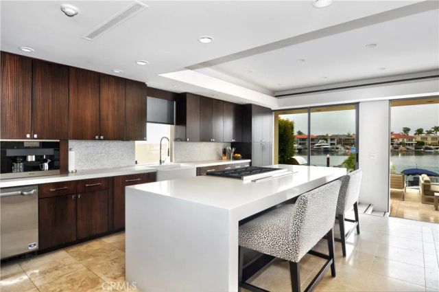 71 Linda Isle, Newport Beach, CA 92660