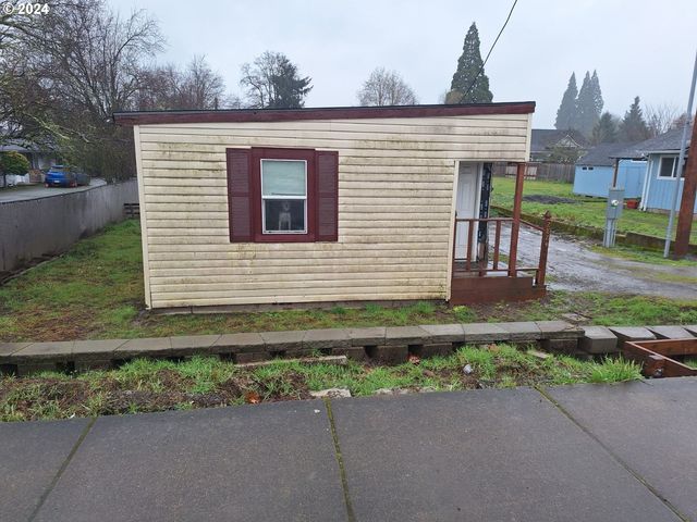 2824 19TH Ave, Forest Grove, OR 97116