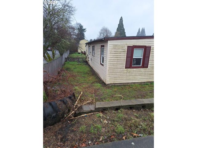 2824 19TH Ave, Forest Grove, OR 97116