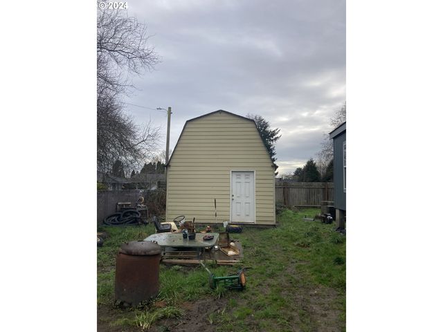 2824 19TH Ave, Forest Grove, OR 97116