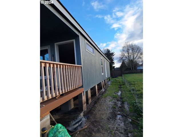 2824 19TH Ave, Forest Grove, OR 97116